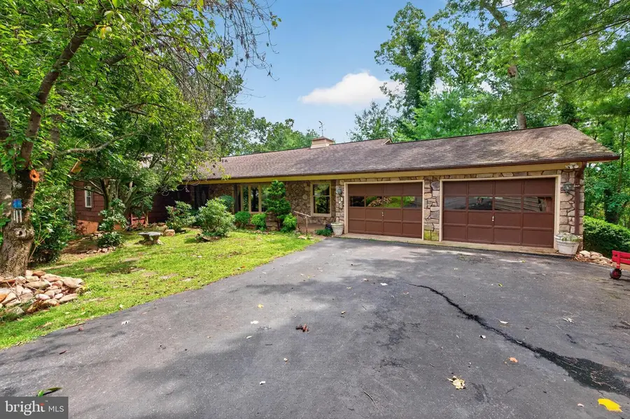 121 Heritage Dr, Luray, VA 22835 - #2