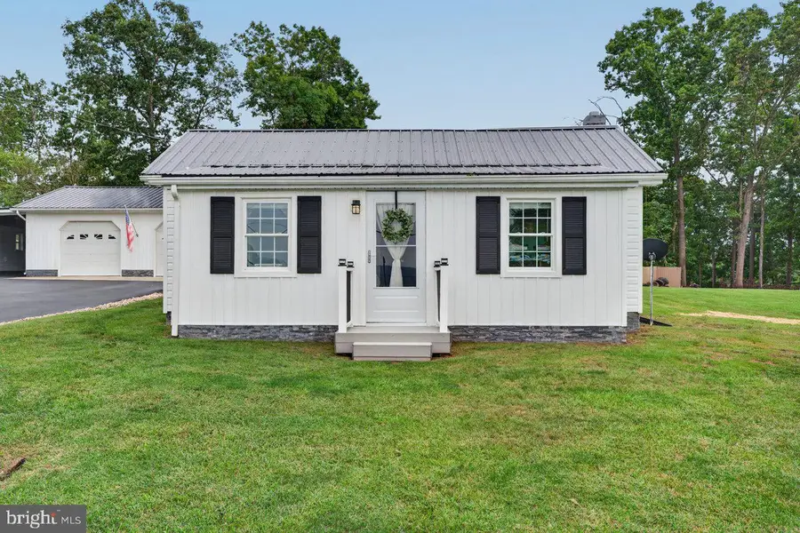 414 Massanutten Ave, Shenandoah, VA 22849 - #2