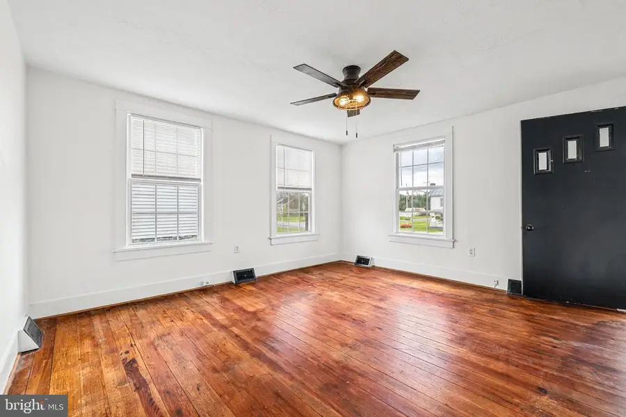 111 8th Ave, Luray, VA 22835 - #3