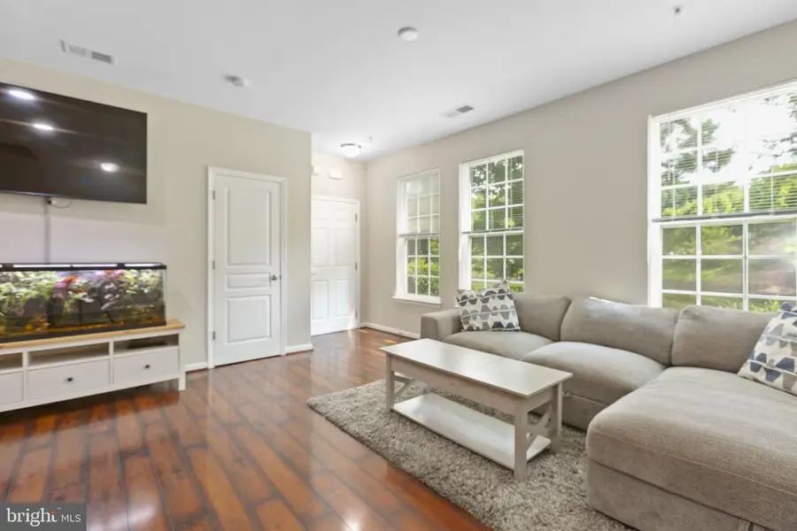 14718 Mason Creek Cir, Woodbridge, VA 22191 - Image #2