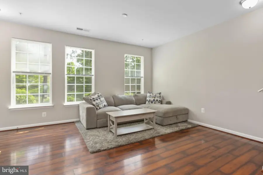 14718 Mason Creek Cir, Woodbridge, VA 22191 - Image #3