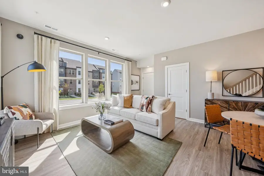 17814 Southern Shores Dr, Dumfries, VA 22026 - Image #3