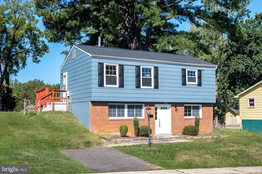 14220 Fallbrook Ln, Woodbridge, VA 22193 - Image #2