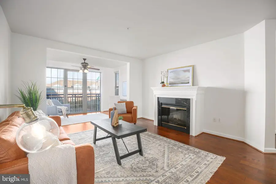 485 Harbor Side St #405, Woodbridge, VA 22191 - Image #2