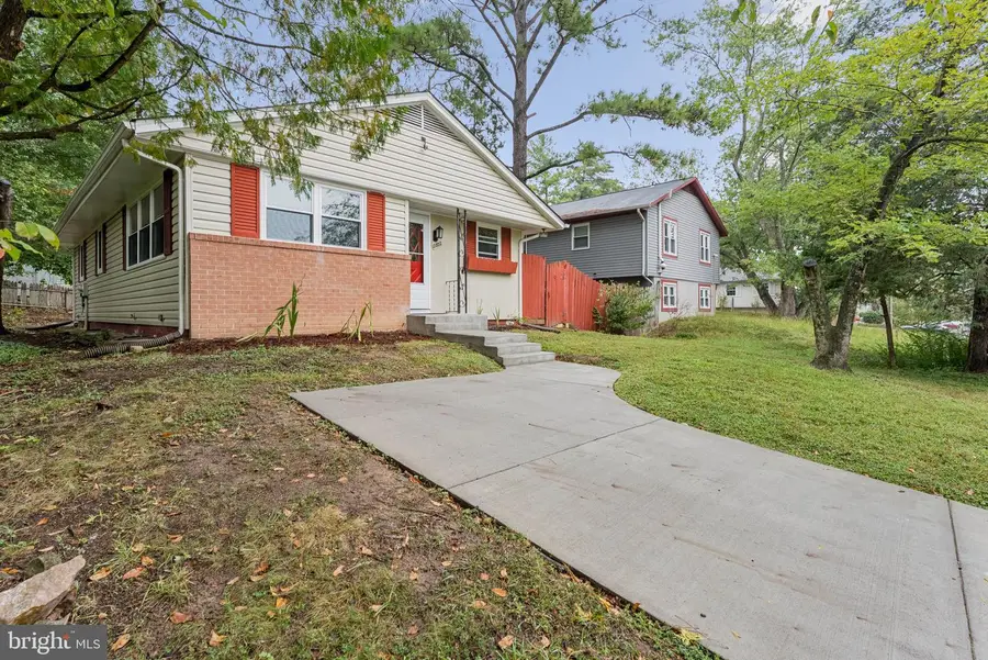 12802 Valleywood Dr, Woodbridge, VA 22192 - Image #2