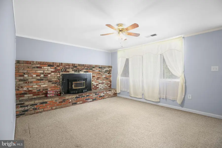 19007 Red Oak Ln, Triangle, VA 22172 - Image #3