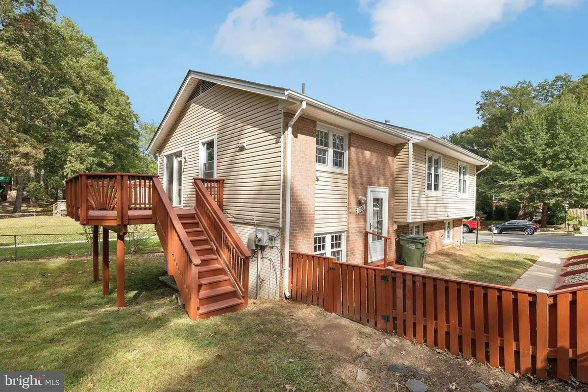 12526 Oakwood Dr, Woodbridge, VA 22192 - Image #1