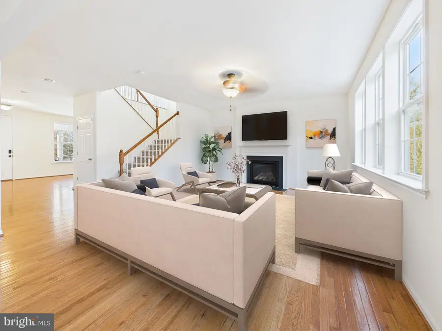 18213 Jillian Ln, Triangle, VA 22172 - Image #3