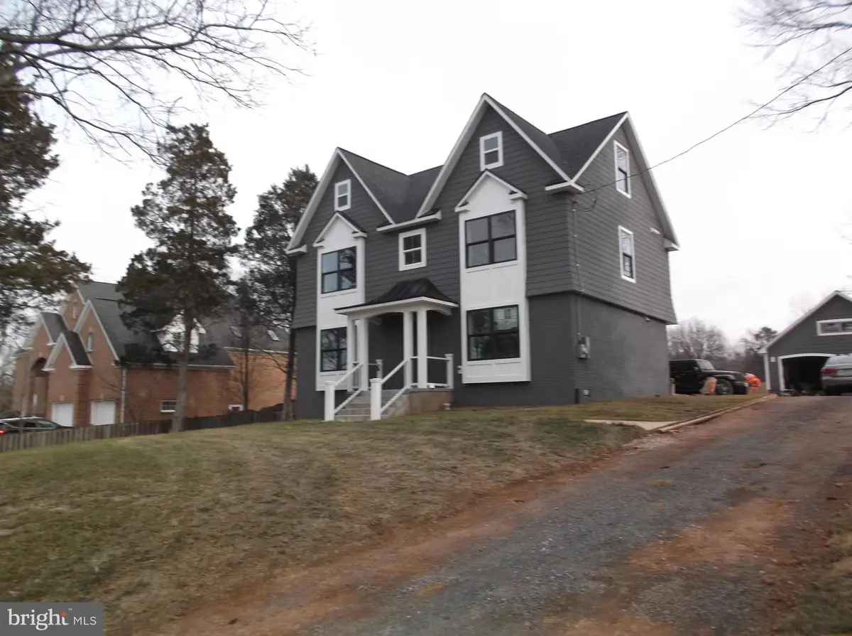 8323 Rolling Rd, Manassas, VA 20110 - Image #1