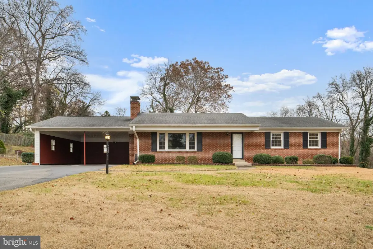 19227 Cardinal Heights Rd, Triangle, VA 22172 - Image #1
