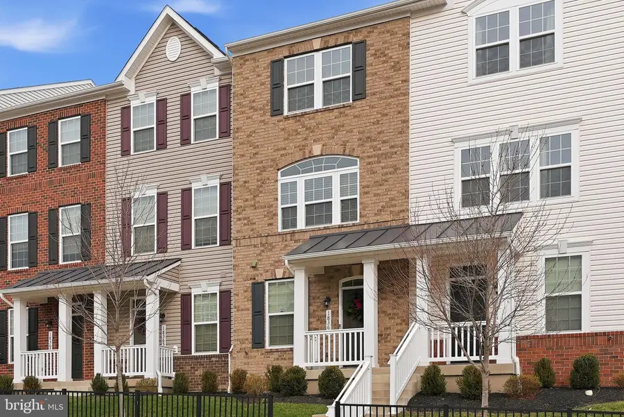 18363 Reaper Hill Ct, Triangle, VA 22172 - Image #2