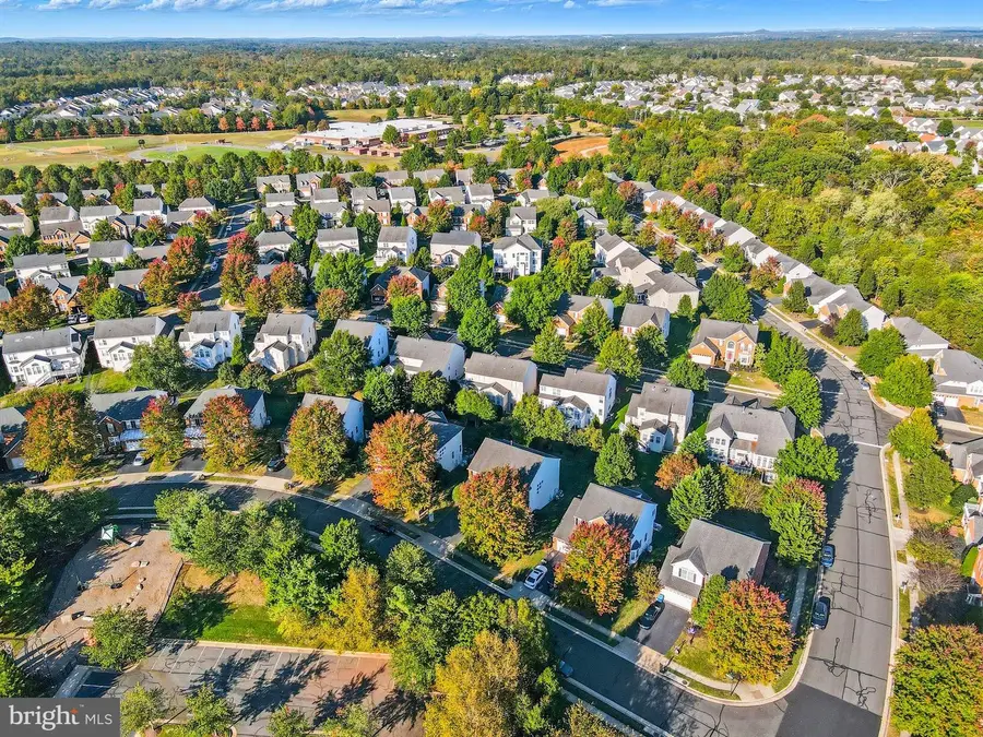 6837 Rathbone Pl, Gainesville, VA 20155 - Image #2