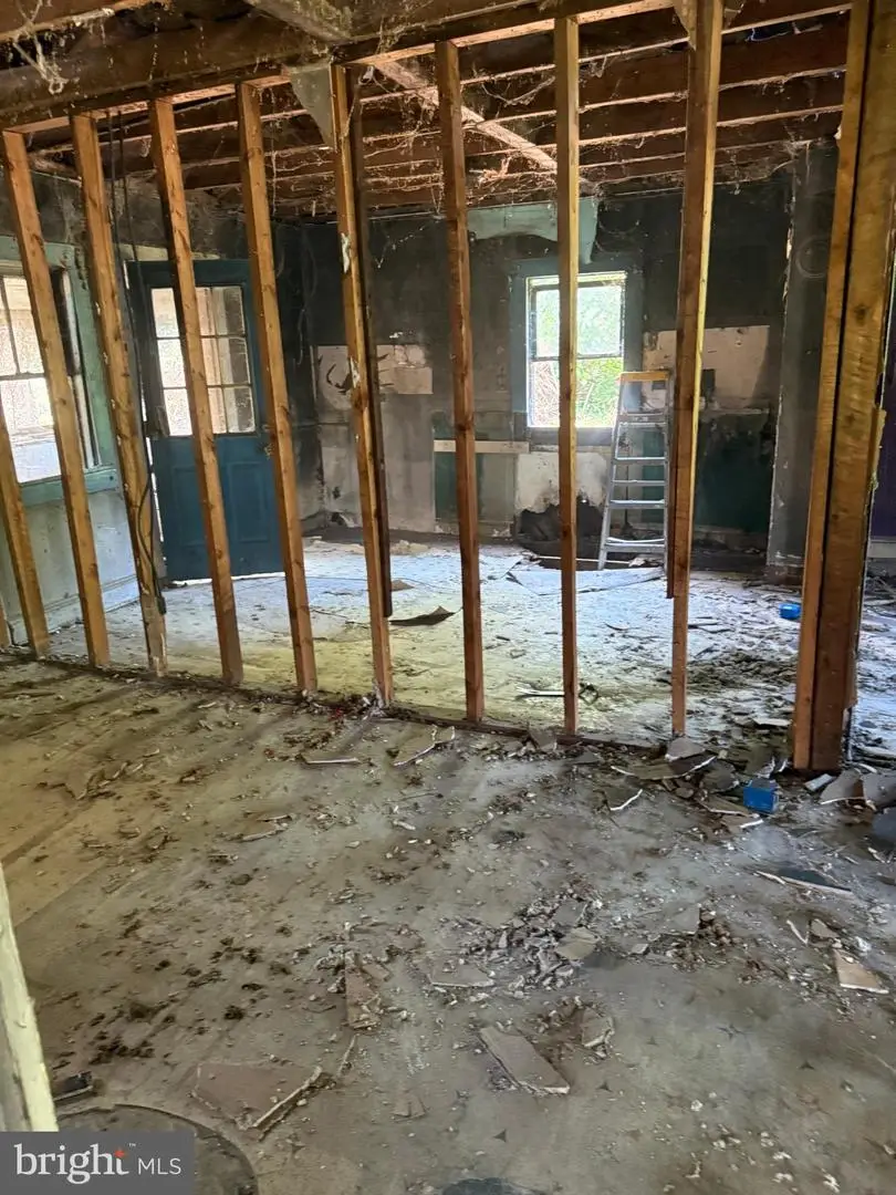 18512 Corby St, Triangle, VA 22172 - #3