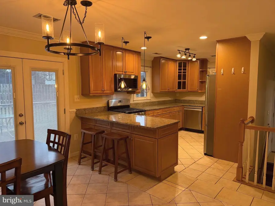 7713 Huron Dr, Gainesville, VA 20155 - Image #2