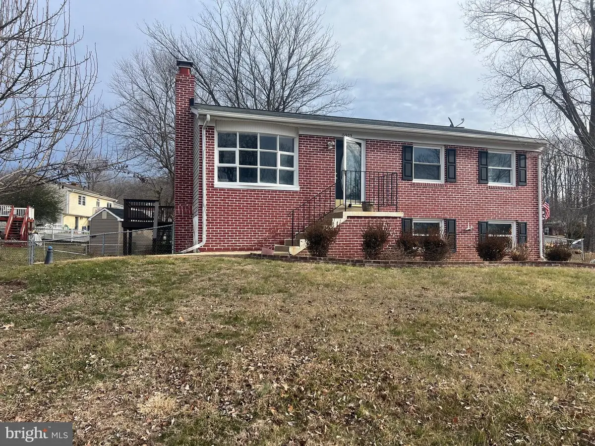 13909 Mattapony Dr, Woodbridge, VA 22193 - Image #1