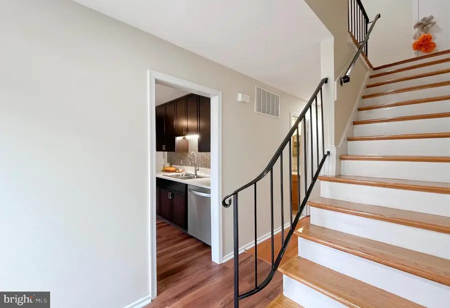 1403 Admiral Dr, Woodbridge, VA 22192 - Image #3