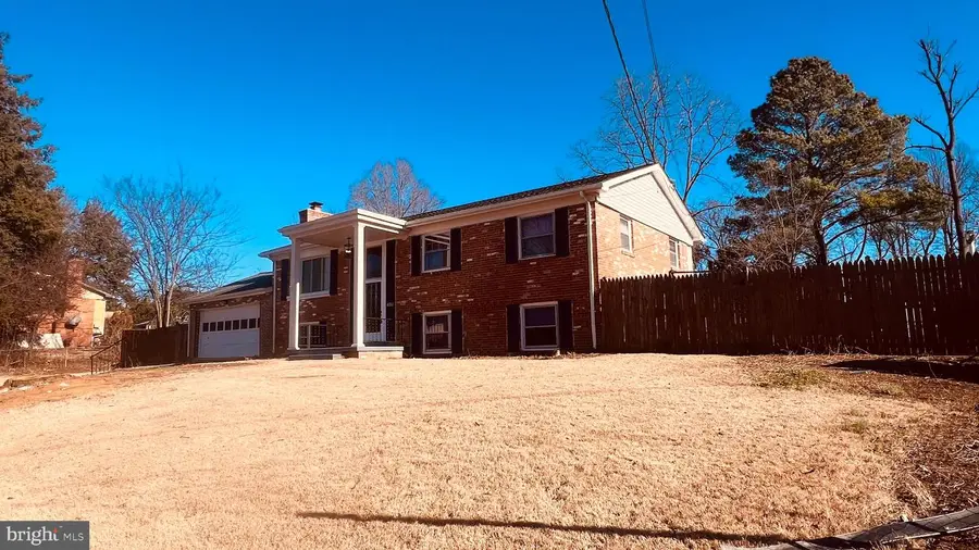 14303 Chesterfield Dr, Woodbridge, VA 22191 - #2