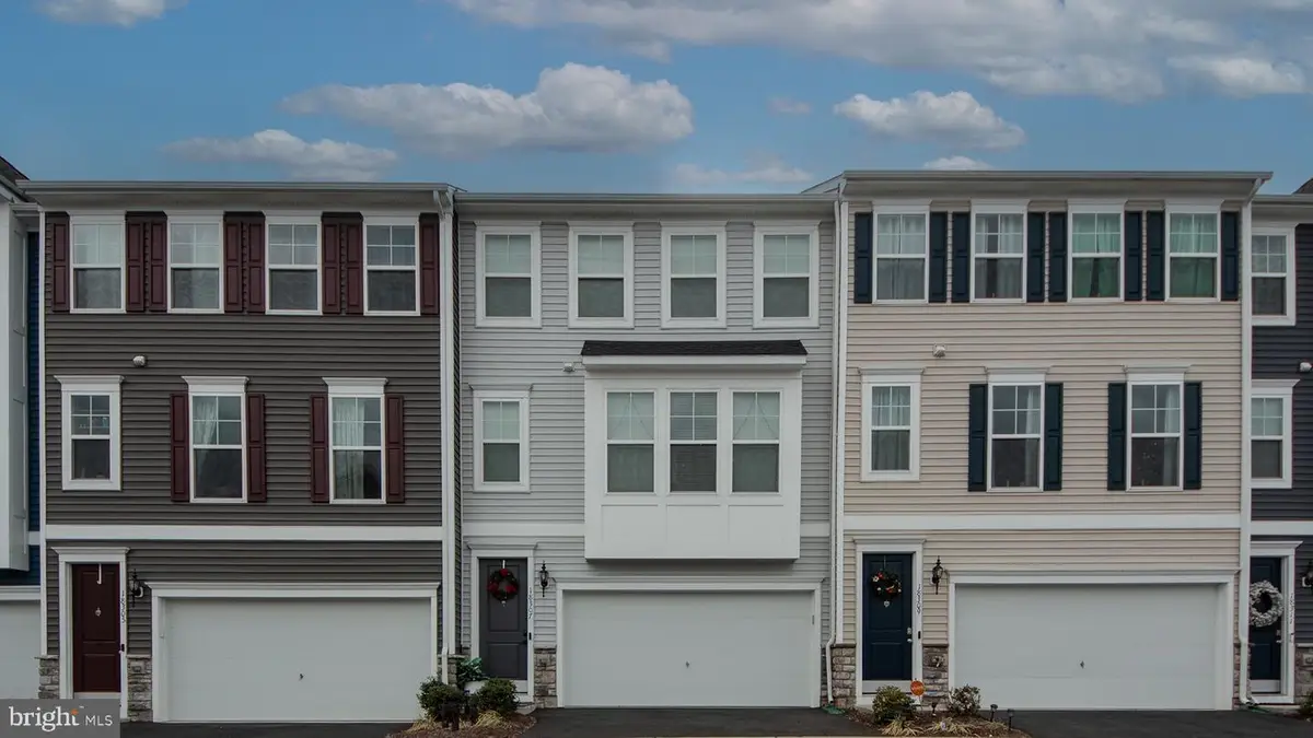 18307 Summit Pointe Dr, Triangle, VA 22172 - Image #1