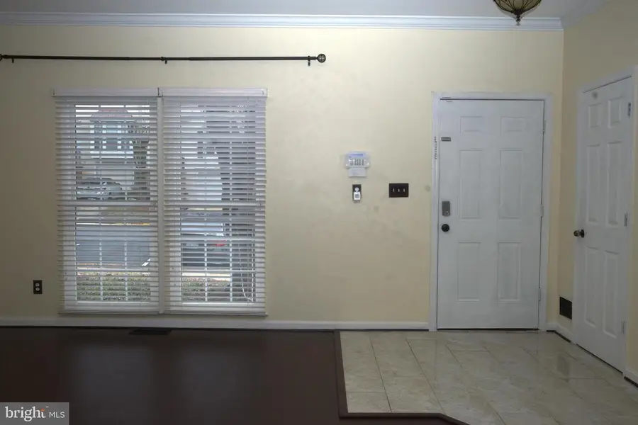 2558 Grayton Ln, Woodbridge, VA 22191 - Image #2