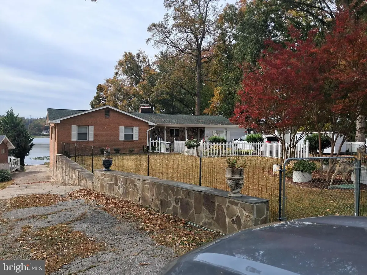 18306 Possum Point Rd, Dumfries, VA 22026 - Image #1