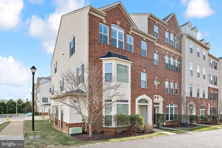 7416 Brunson Cir, Gainesville, VA 20155 - Image #2