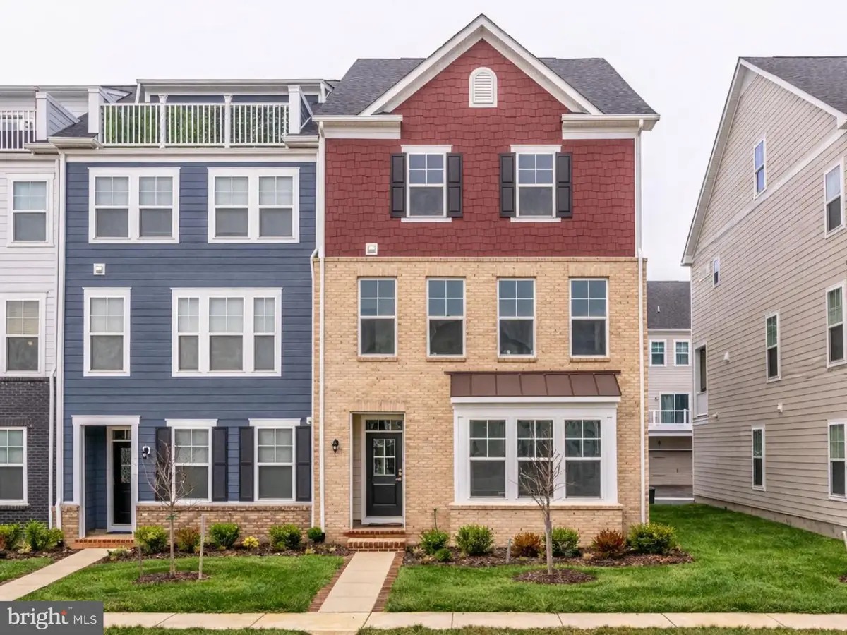 17762 Kingfisher Isle Rd, Dumfries, VA 22026 - Image #1