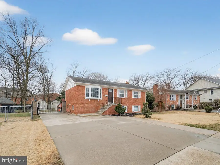 10127 Lomond Dr, Manassas, VA 20109 - #2