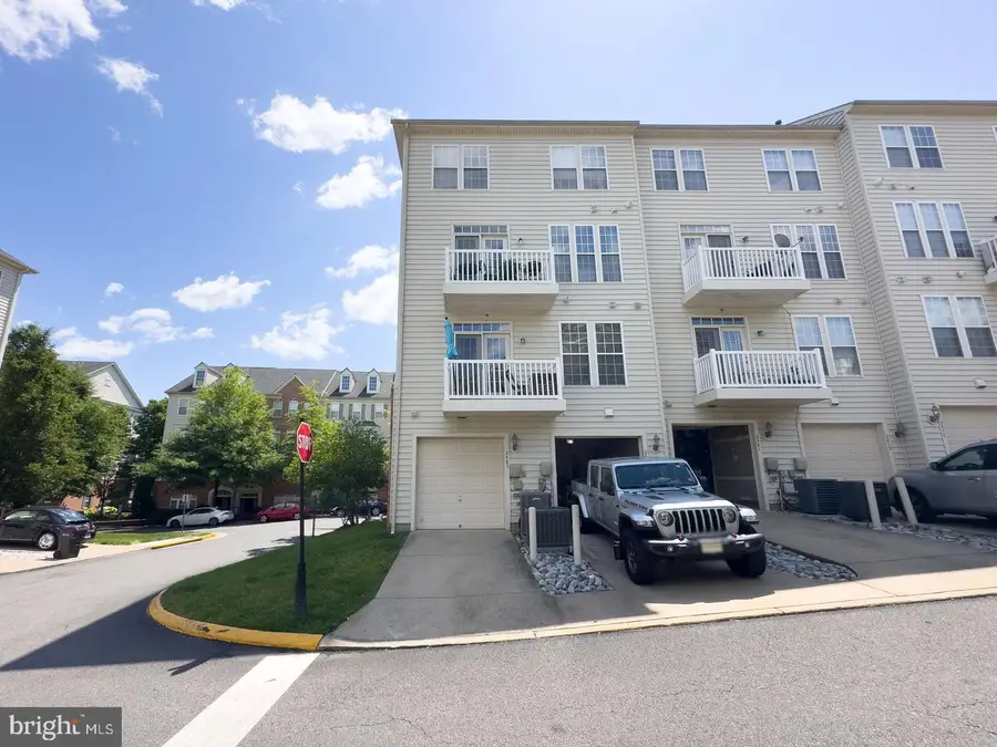 2483 Eastbourne Dr, Woodbridge, VA 22191 - #2