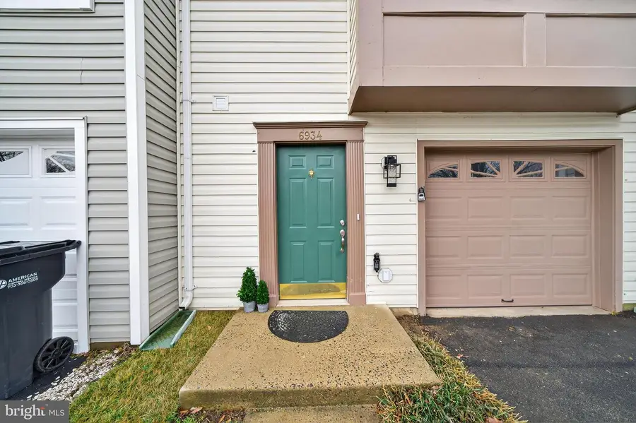 6934 Village Stream Pl, Gainesville, VA 20155 - #2