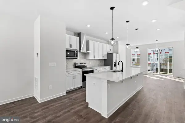 17990 Alicia Ave, DUMFRIES, VA 22026