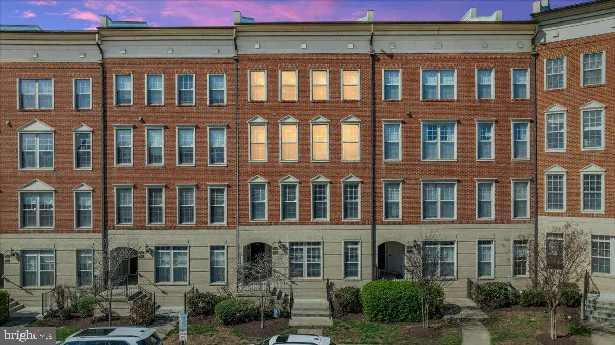 7828 Cedar Branch Dr, Gainesville, VA 20155 - #1