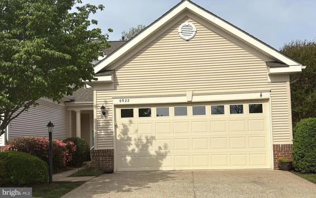 6922 Walnut Hill Dr, Gainesville, VA 20155 - #1