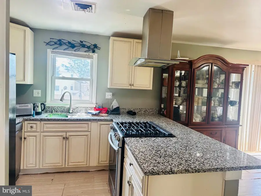 9927 Portsmouth Rd, Manassas, VA 20109 - #2