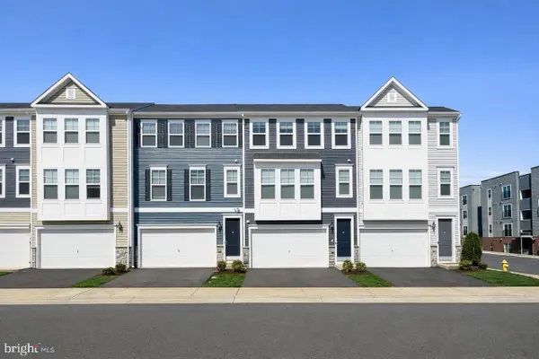 18218 Summit Pointe Dr, TRIANGLE, VA 22172