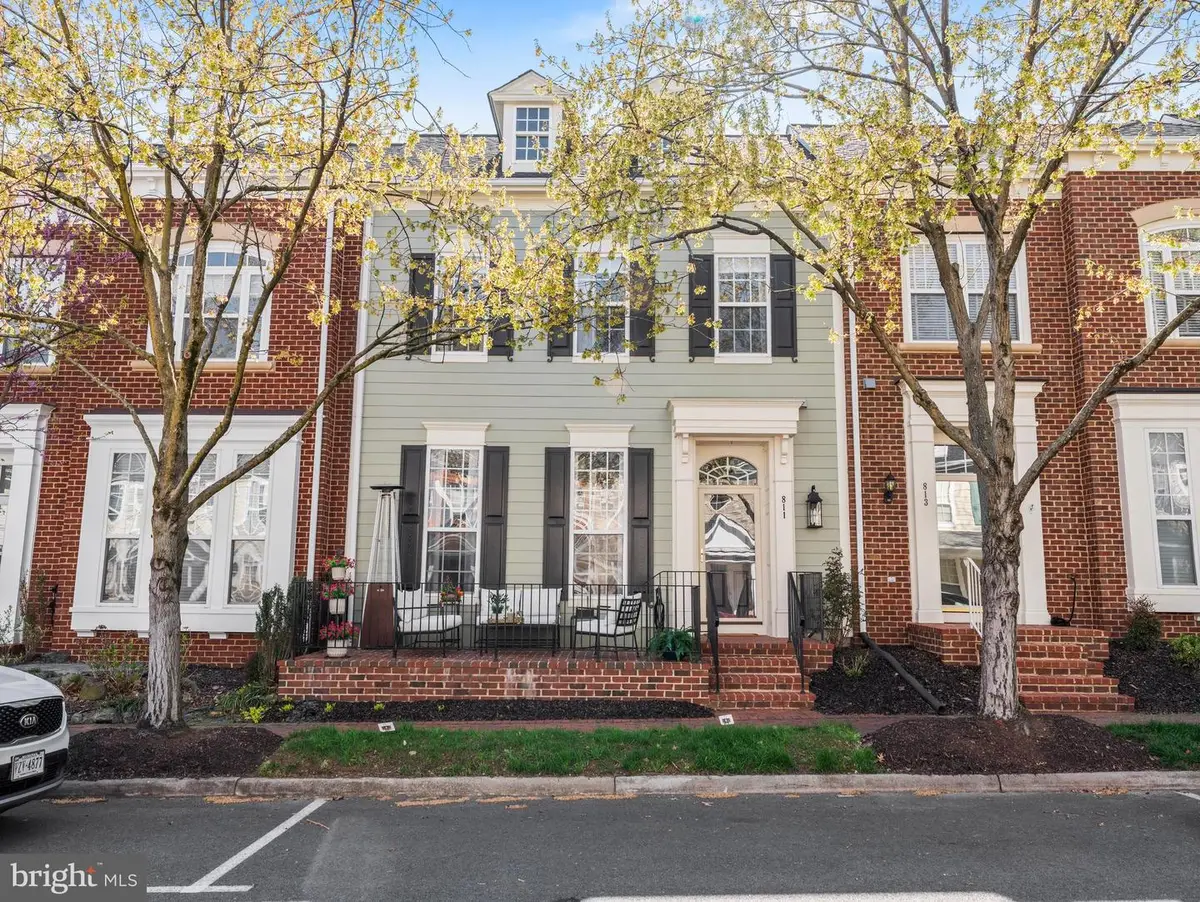 811 Monument Ave, Woodbridge, VA 22191 - #1