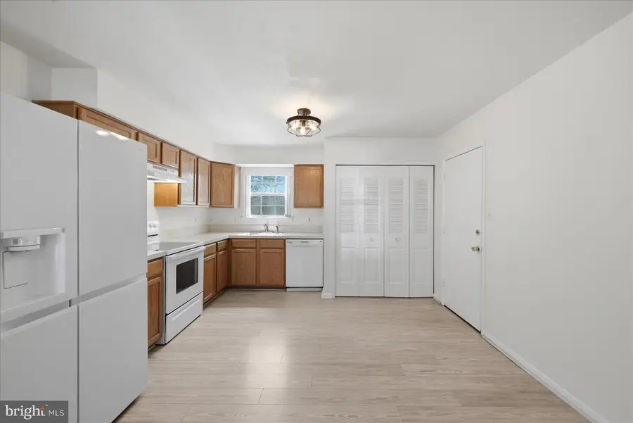 13217 Nickleson Dr, Woodbridge, VA 22193 - #2