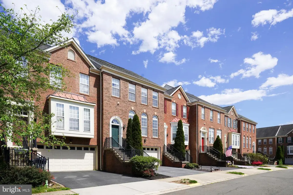 18269 Camdenhurst Dr, Gainesville, VA 20155 - #1