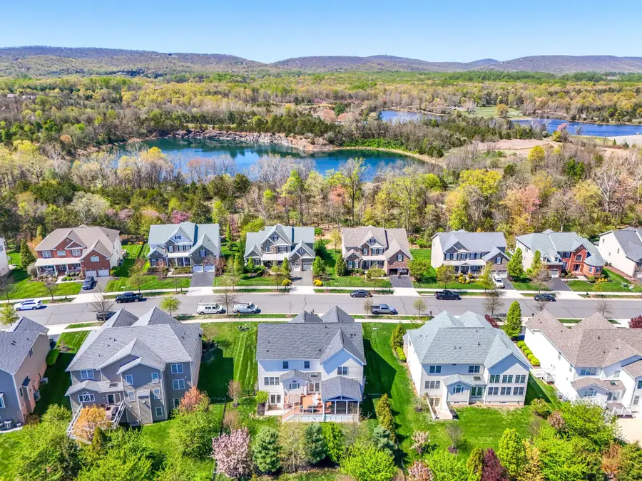 5853 Waterloo Bridge Cir, Haymarket, VA 20169 - #3