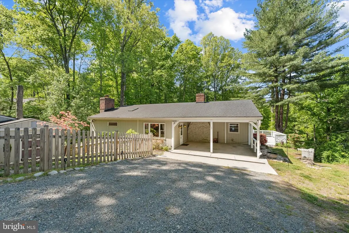 8221 Hickory Hill Dr, Manassas, VA 20112 - #1