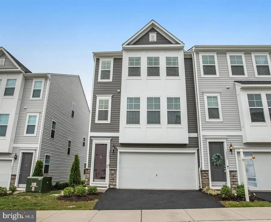 18281 Summit Pointe Dr, Triangle, VA 22172 - #2