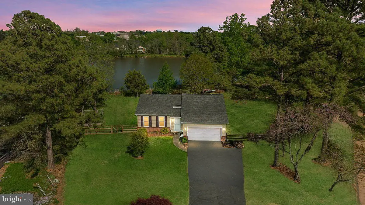 7821 Ontario Rd, Gainesville, VA 20155 - #1