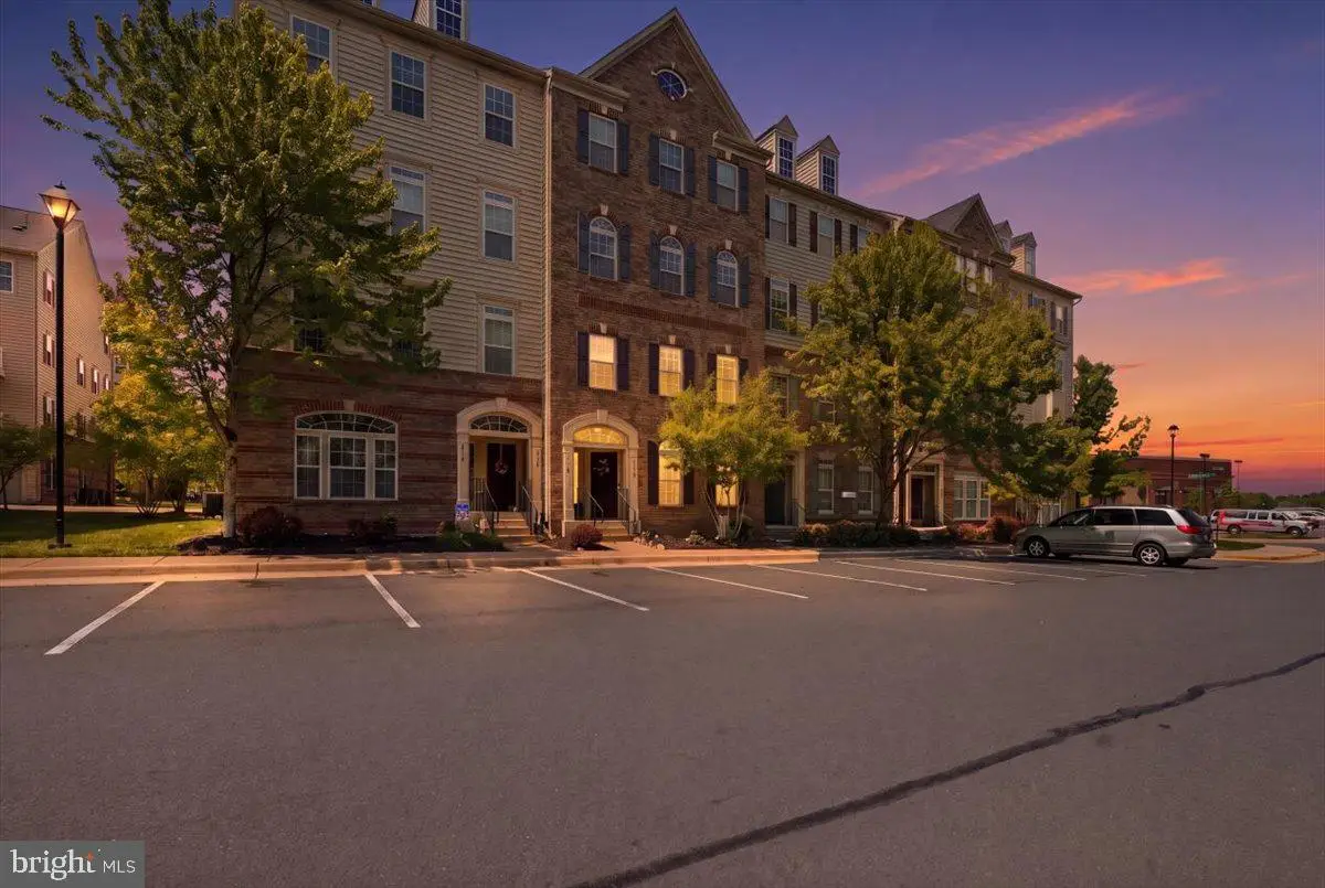 6912 Kona Dr, Gainesville, VA 20155 - #1