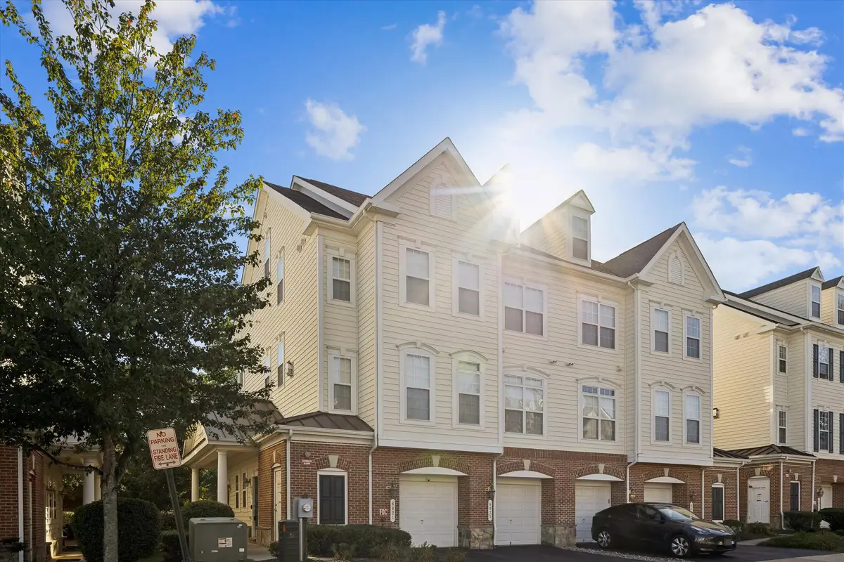 6821 Hampton Bay Ln, Gainesville, VA 20155 - #1