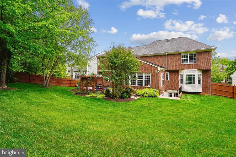 5382 Macdonald Rd, Woodbridge, VA 22193 - #3