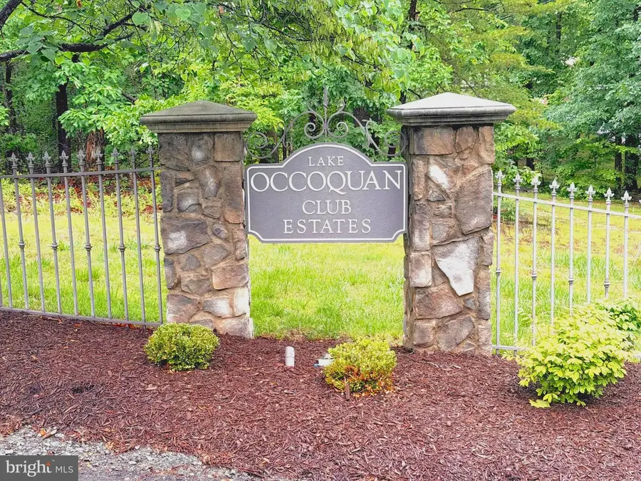 4896 Occoquan Club Dr, Woodbridge, VA 22192 - #2