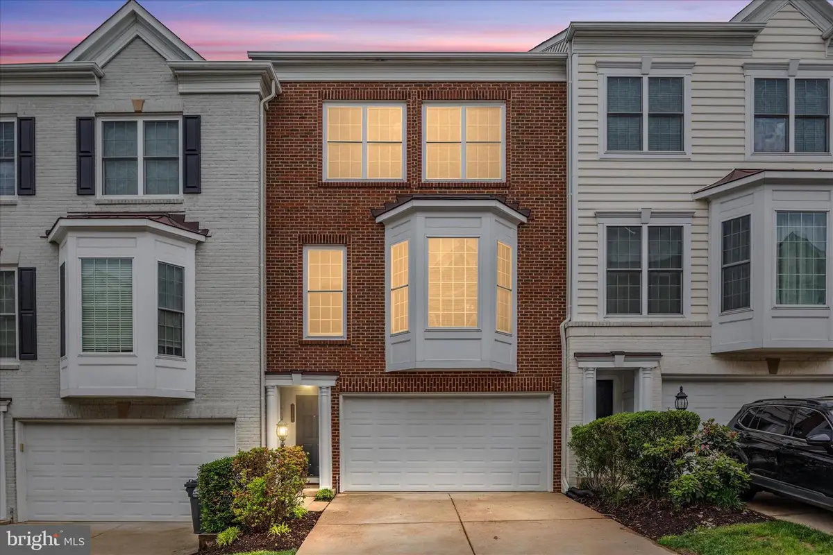 2158 Oberlin Dr, Woodbridge, VA 22191 - #1