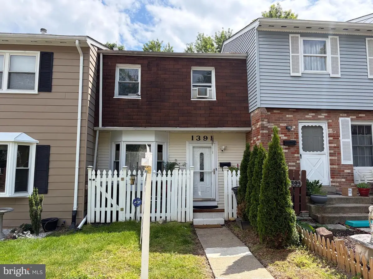 1391 Ironwood St, Woodbridge, VA 22191 - #1