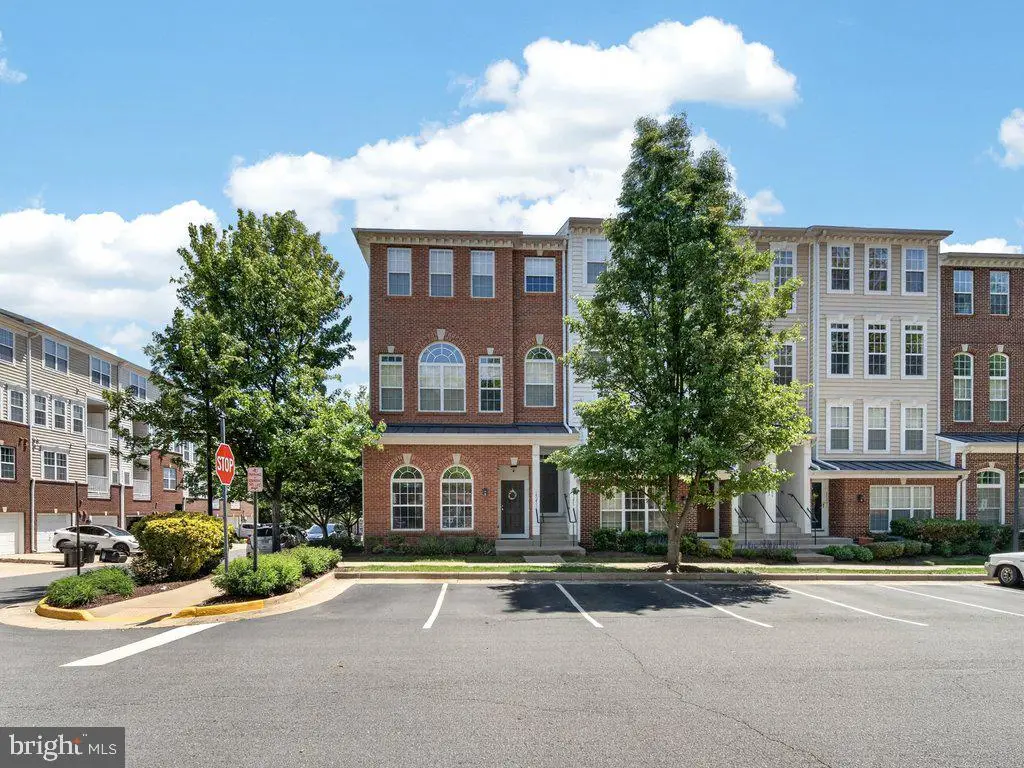 15251 Avens Creek Dr, Haymarket, VA 20169 - #1
