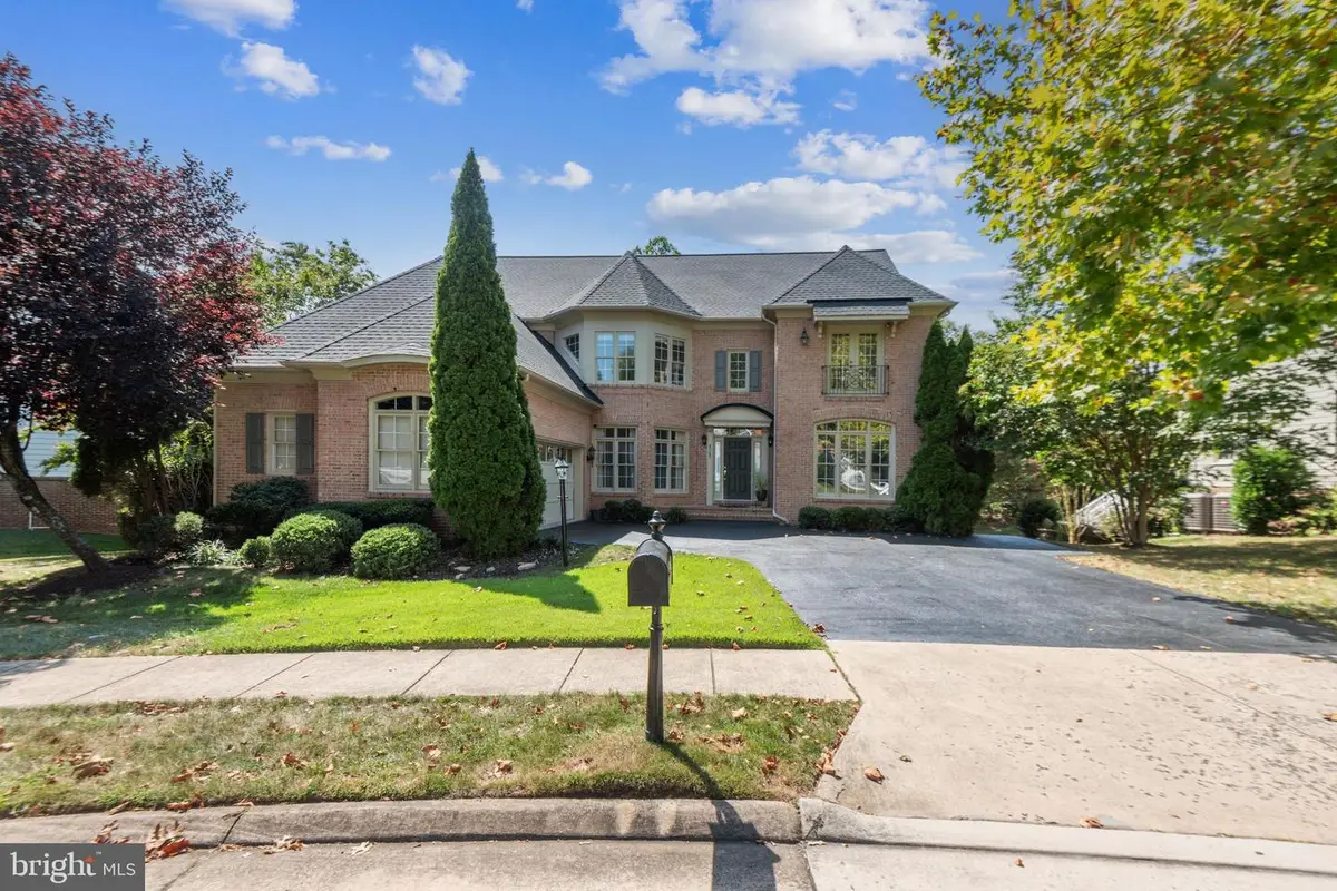 4765 Charter Ct, Woodbridge, VA 22192 - #1