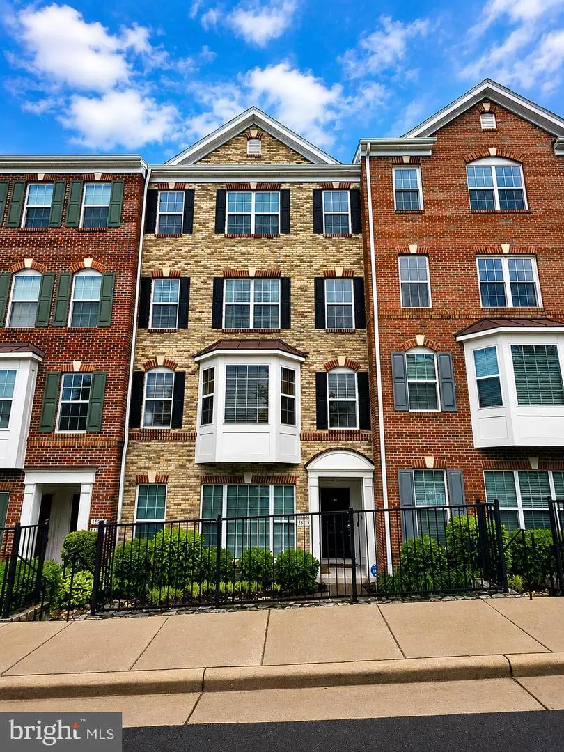15324 Kensington Park Dr, Woodbridge, VA 22191 - #2